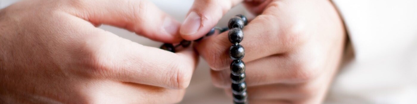 Cruel Intentions Rosary Necklaces - Close Up 